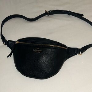 Kate Spade ♠️ Leila pebbled leather belt bag.